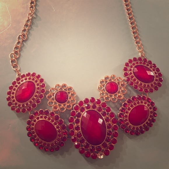 Jewelry - Red and gold bib necklace